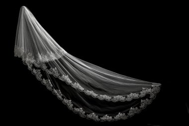 siyah arka plan üzerine peçe 