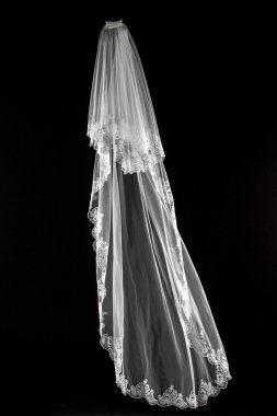 siyah arka plan üzerine peçe 