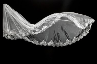 siyah arka plan üzerine peçe 