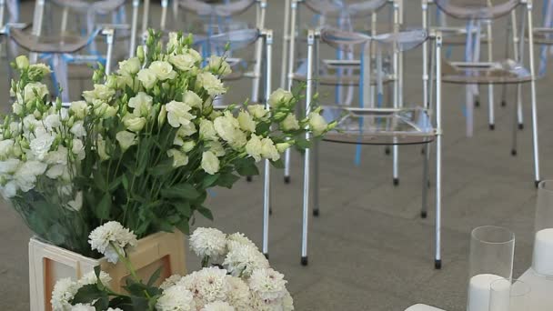 Muchas ramas eustomy antes de la ceremonia de boda — Vídeos de Stock