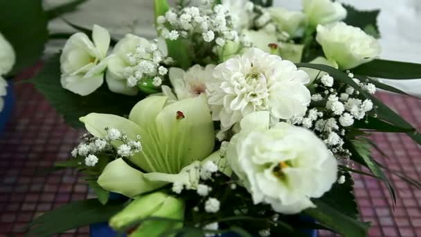 Lot of vase with white lilies, roses — Stock Video