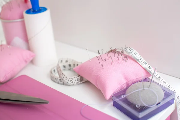 Set of sewing scissors, measuring tape — Stock Photo, Image