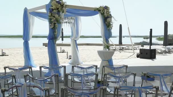 Arco de boda antes de una ceremonia de boda — Vídeos de Stock