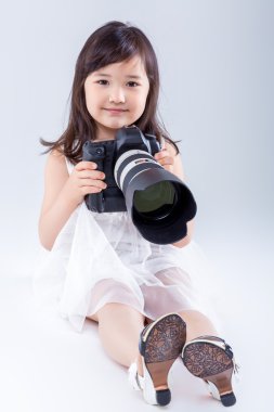 kamera ile küçük kız