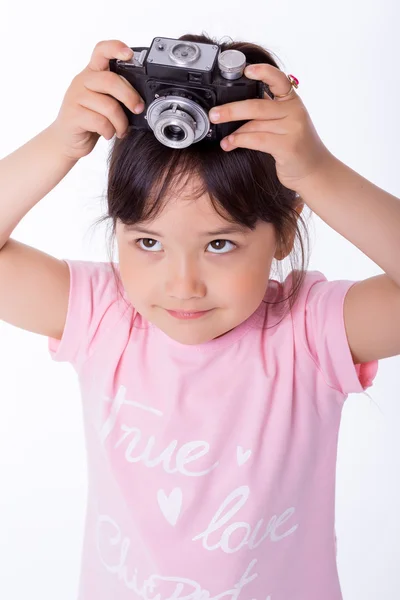 Kleines Mädchen mit einer alten Kamera — Stockfoto