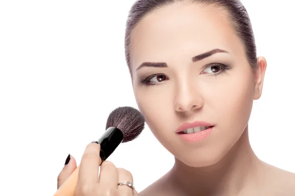 Vrouw met make up borstels — Stockfoto