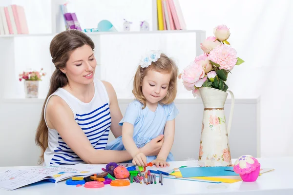 Mom and daughter together — Stock Photo, Image