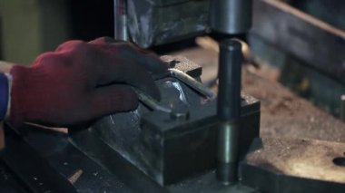 Kasanın alt baskı braketi