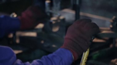 Kasanın alt baskı braketi