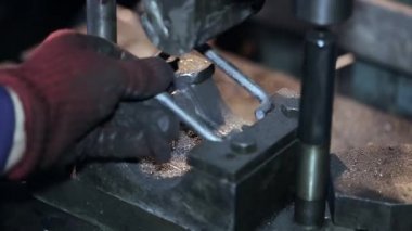 Kasanın alt baskı braketi