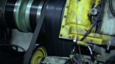 sürücü üzerinde kemer döndürün. CNC