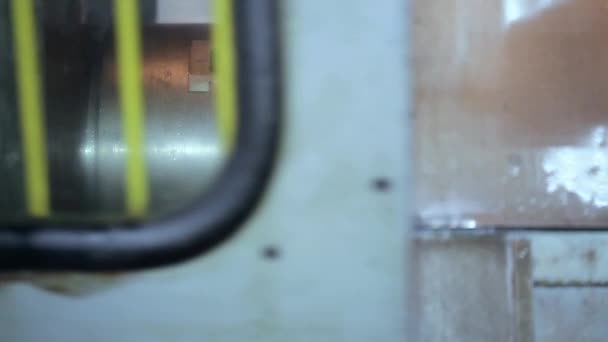 Cierre de la máquina CNC puerta — Vídeos de Stock