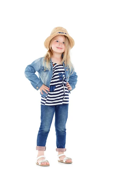 Kız bir çizgili gömlek ve şapka — Stok fotoğraf