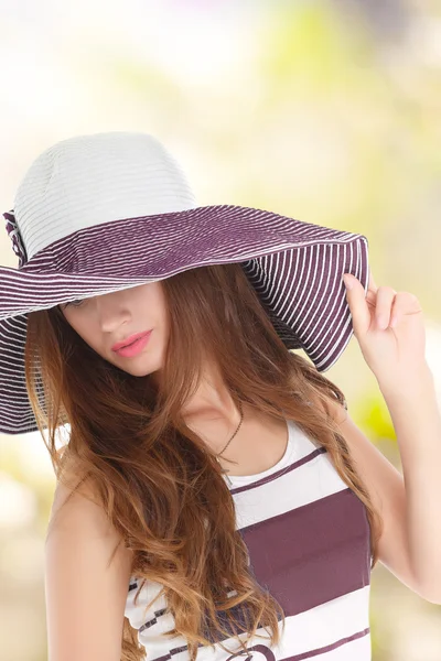 Mujer con sombrero — Foto de Stock