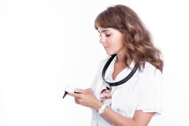 Doktor Ent mastar tutuyor 