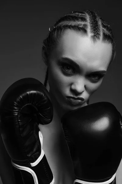Retrato de glamour boxeador feminino — Fotografia de Stock