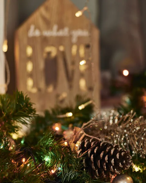 Décorations de Noël de cônes de pin — Photo