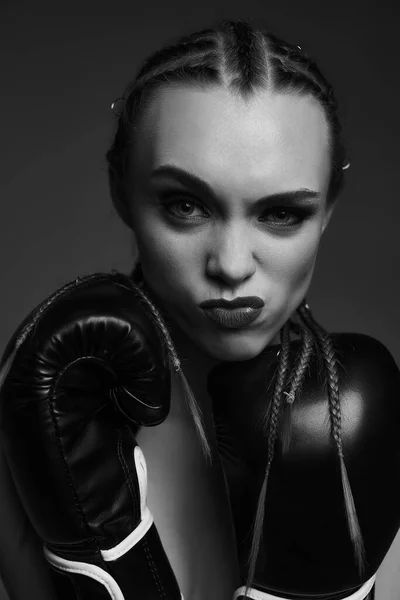 Portrait of glamour female boxer — Stock Photo, Image