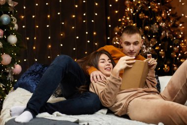 Sevgili çift Noel 'i kutluyor..