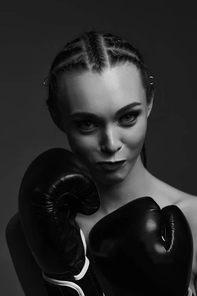 Portrait of glamour female boxer — Stock Photo, Image