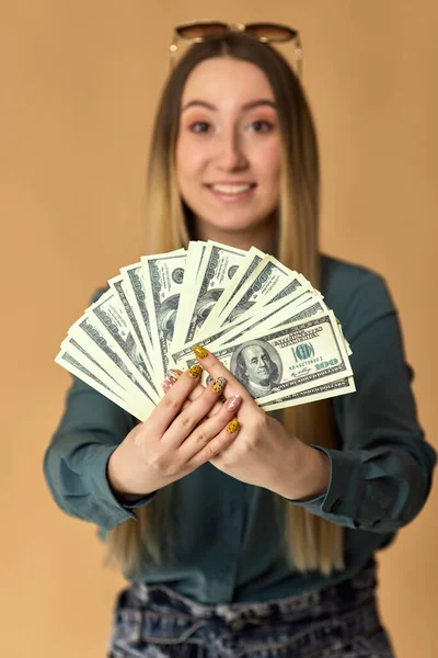 Woman holds cash money in dollar banknotes — Stock Photo, Image