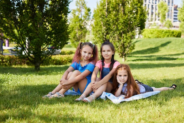 Cute children girls playing together in the park — Stock Photo, Image