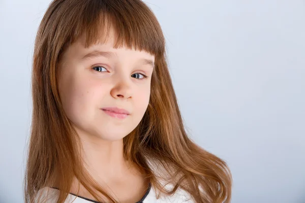 Ragazza in abito bianco — Foto Stock