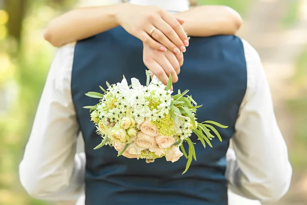 新娘手持花束 — 图库照片