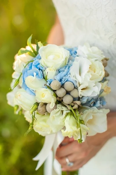 Nevěsta má kytice — Stock fotografie