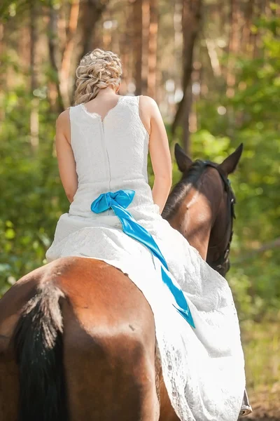 Bride and horse — Stock Photo, Image