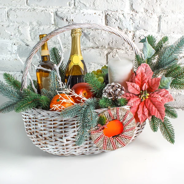 Christmas gift basket — Stock Photo, Image