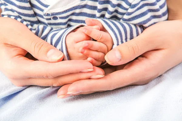 Baby and mothers hands — Stock Photo, Image