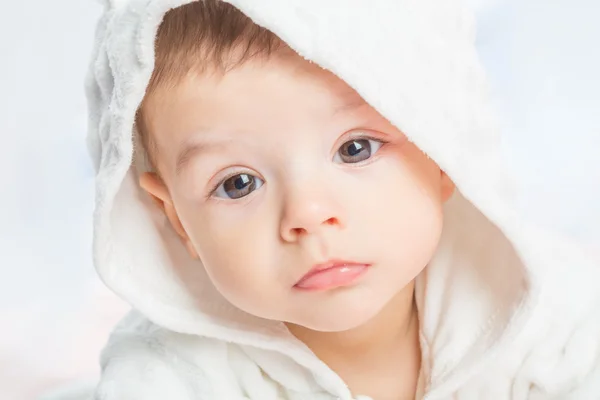 Baby op handdoek — Stockfoto