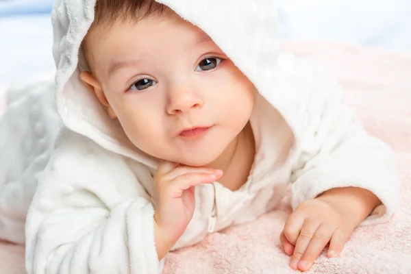 Baby on towel — Stock Photo, Image