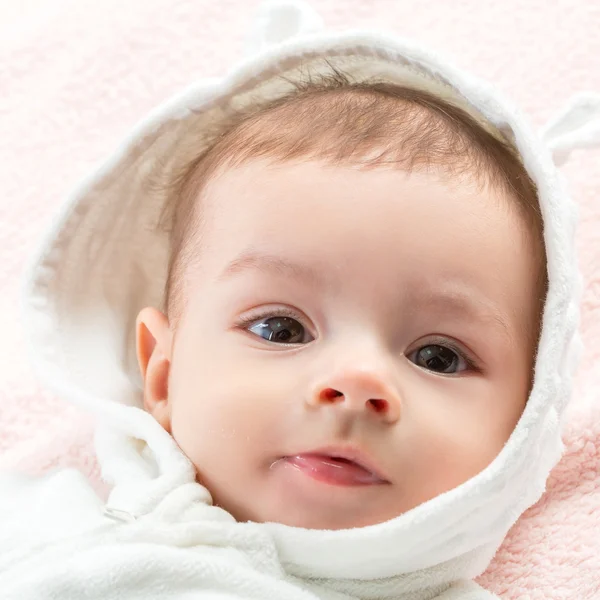 Baby auf Handtuch — Stockfoto