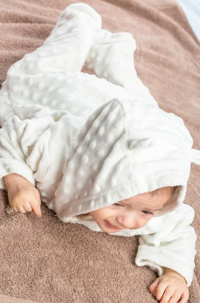 Baby på håndklæde - Stock-foto