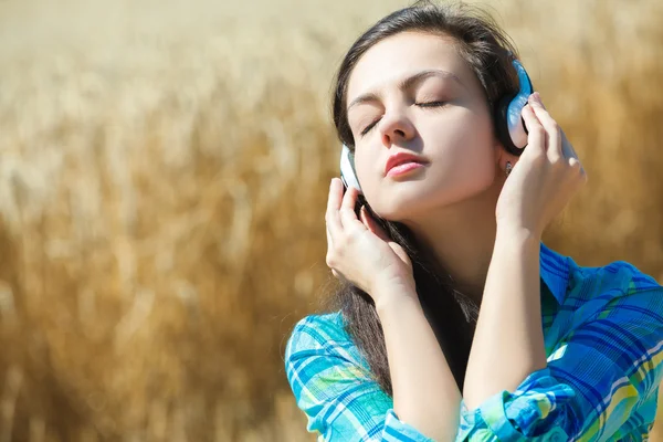Girl with headphones — Stock Photo, Image