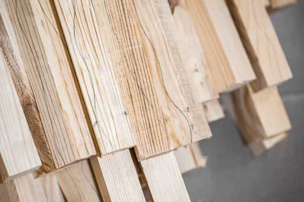 Dřevěné trámy a prkna — Stock fotografie
