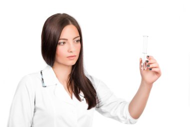 Doktor bir şişe uzattı.