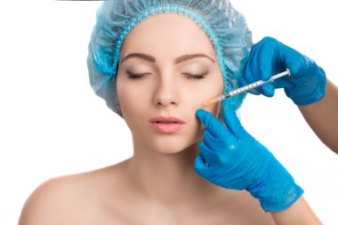 kadın Botox enjeksiyonu alma