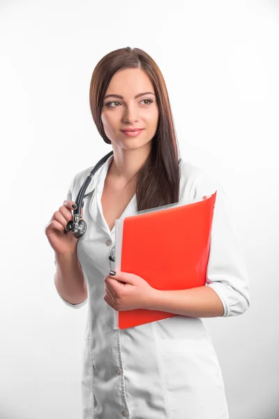Женщина-врач с папкой — стоковое фото
