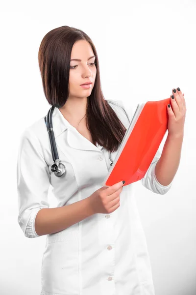Kvinnlig läkare med folder — Stockfoto