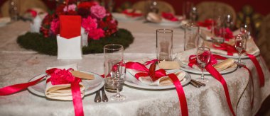 Masanın üzerine peçete