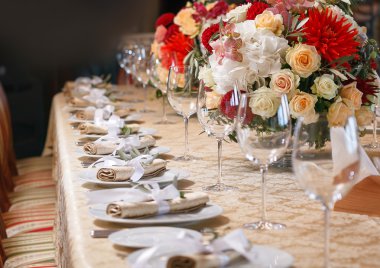  restoranda servis tablo