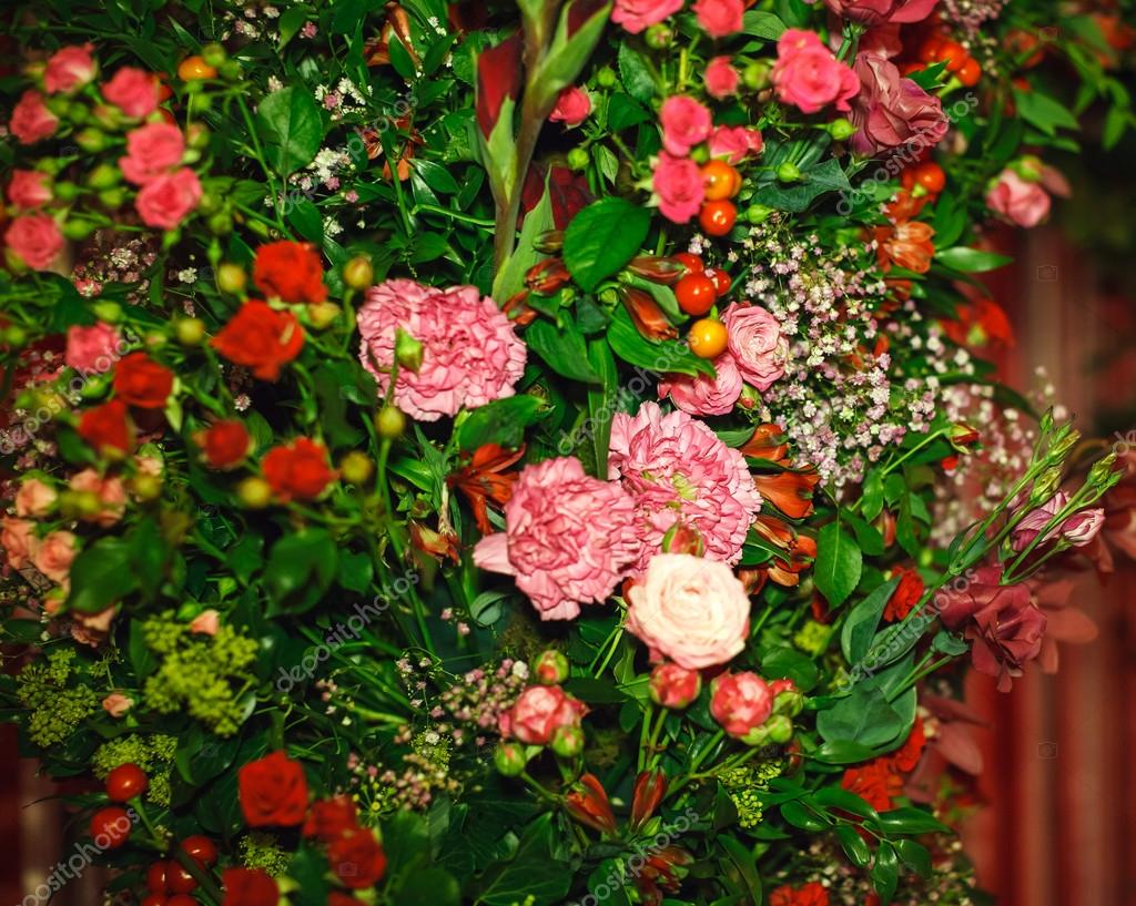 Red roses and carnations — Stock Photo © erstudio 79012268