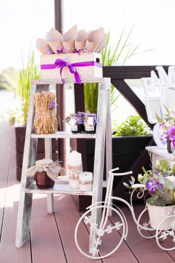 saman ve çiçek tasarımı