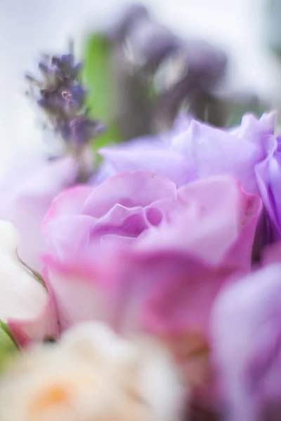 Bouquet of lavender and roses — Stock Photo, Image