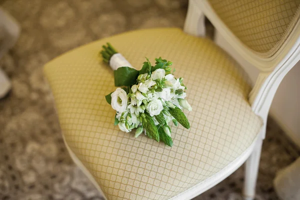 花嫁の花束を保持します。 — ストック写真
