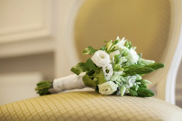 花嫁の花束を保持します。 — ストック写真