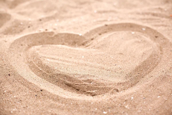 Hart getrokken in het zand — Stockfoto